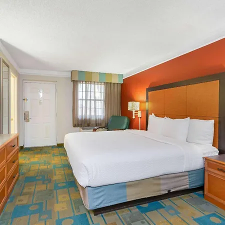 La Quinta Inn By Wyndham Phoenix Sky Harbor Airport-2